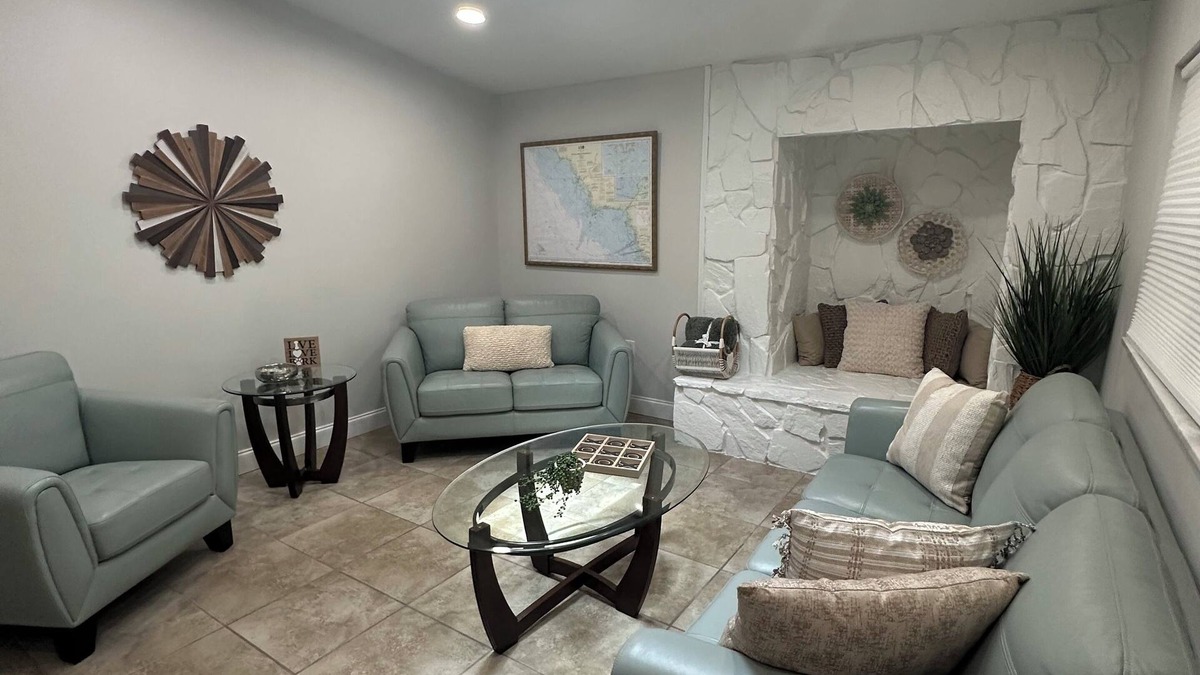 Springs at Kings Bay Apartment | Totally Renovated near Pete's Pier with Trailer Parking Walk to Three Sisters!