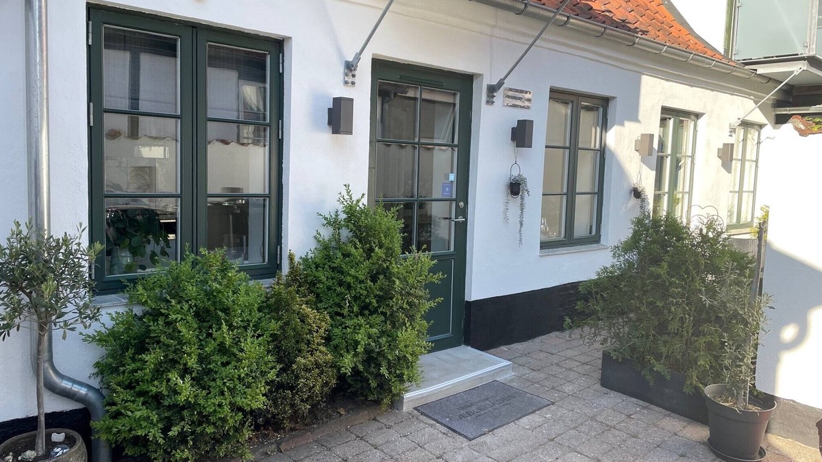 Sønderborg Apartment | Totalt Nyrenoveret fin og lys Lejlighed med Terrasse i Centrum af Sønderborg