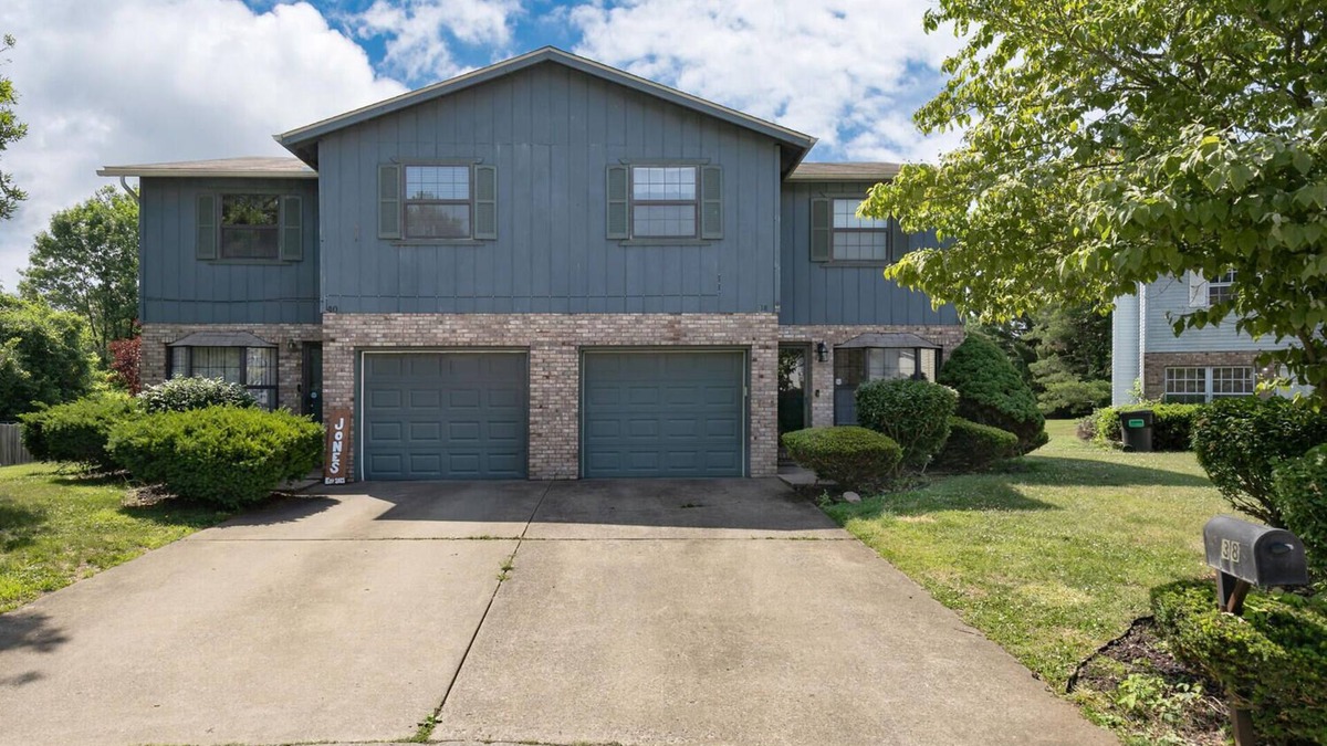 Collinsville House | Touch of Class 3-bedroom townhome in Belleville King Bedroom.