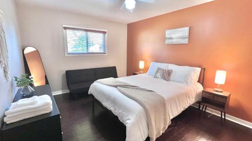 Champaign House | Touchdown Retreat 3bd2ba Near U Of I & Stadium