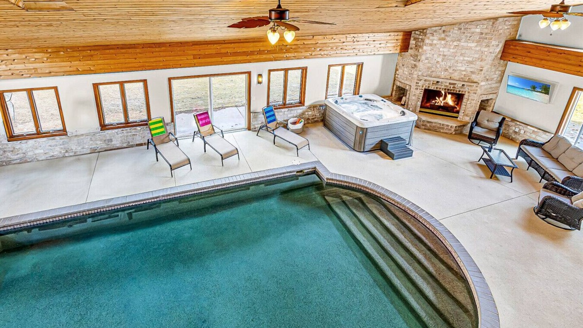 Howard House | Touchdown Retreat – Indoor Pool, Hot Tub & Games!