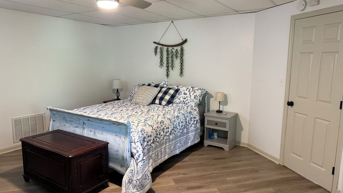 Bogart Apartment | Touchdown Stay! Cozy 2BR Near UGA & Downtown Athens