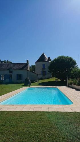 Allouis House | Tour de Bablou - insolite