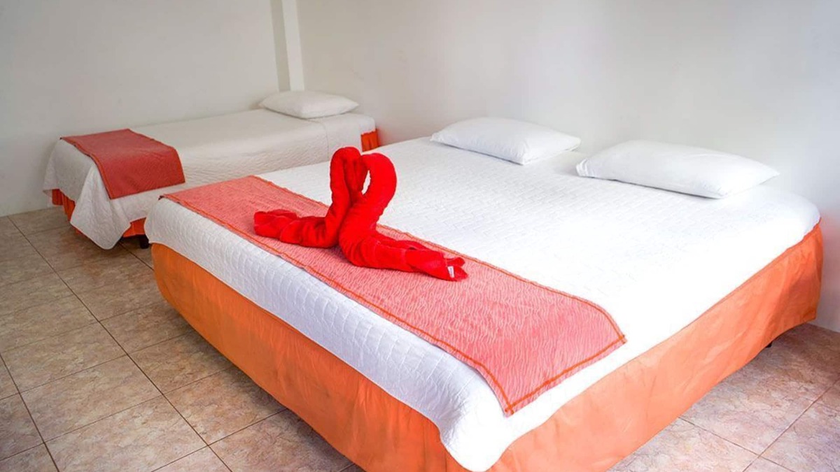Puerto Villamil House | Tour to volcan, swim with sharks! Double Room Suite #2