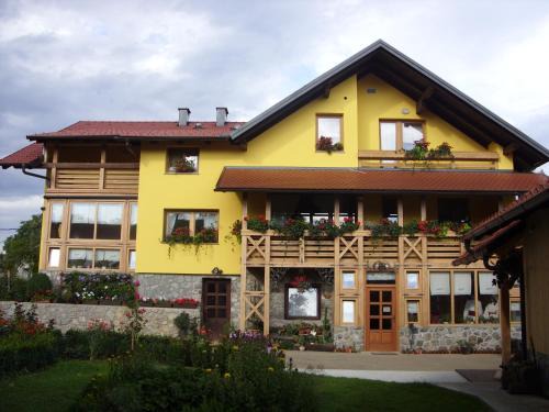 Semic House | Tourist Farm Ob izviru Krupe