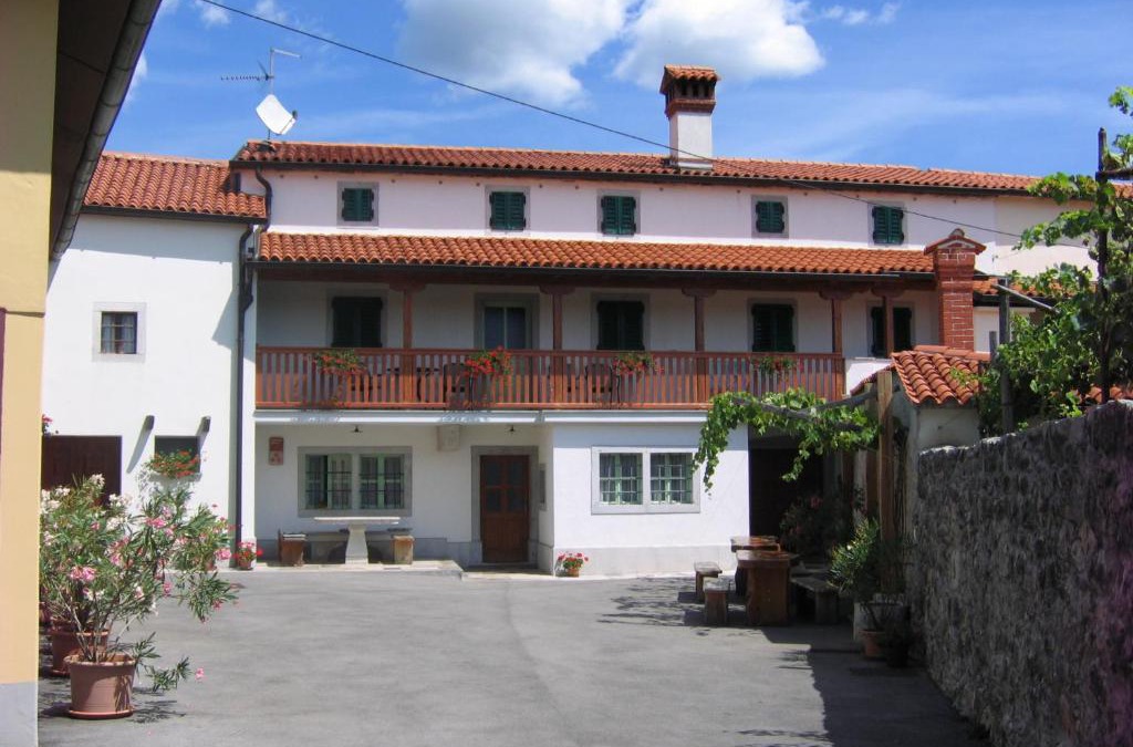 Kras House | Tourist Farm Petelin-Durcik