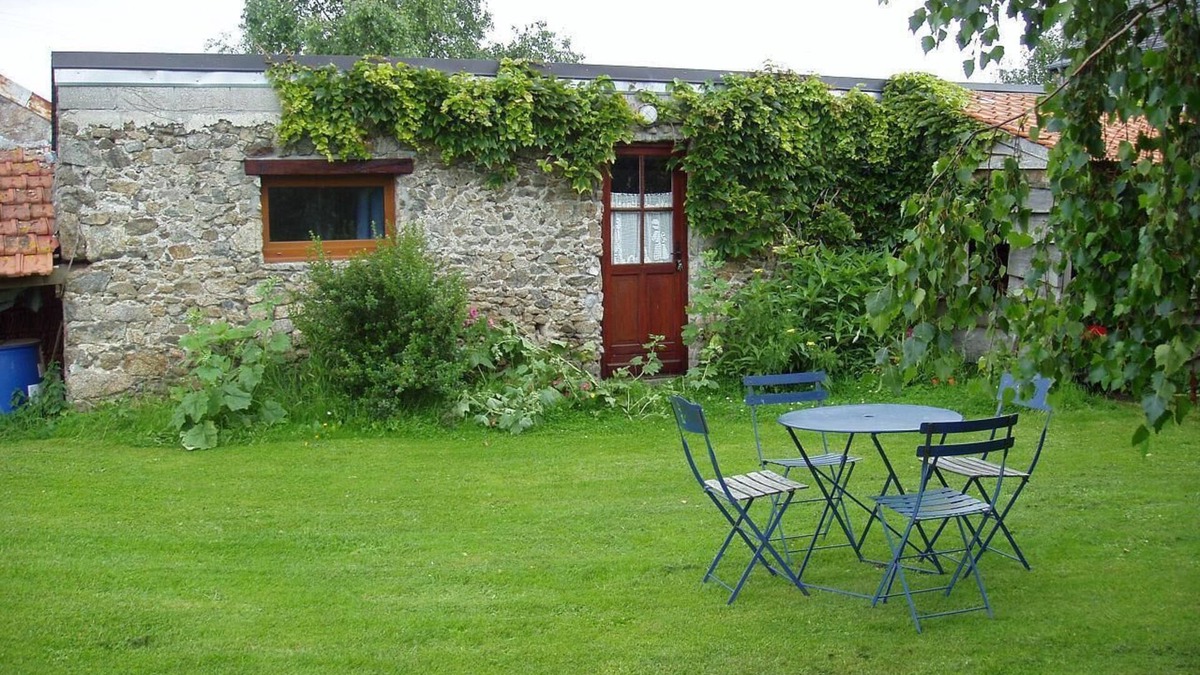 Saint-Malo-de-la-Lande Cottage | Tourist furnished 5 minutes from the sea, small price!