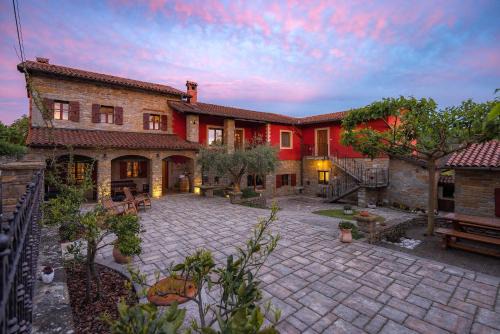 Koper Apartment | TouristFarm - apartments "RED FAIRYTALE"