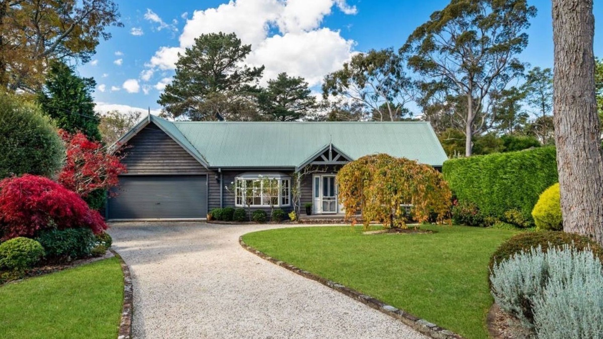 Wentworth Falls House | Tourmaline in Wentworth Falls