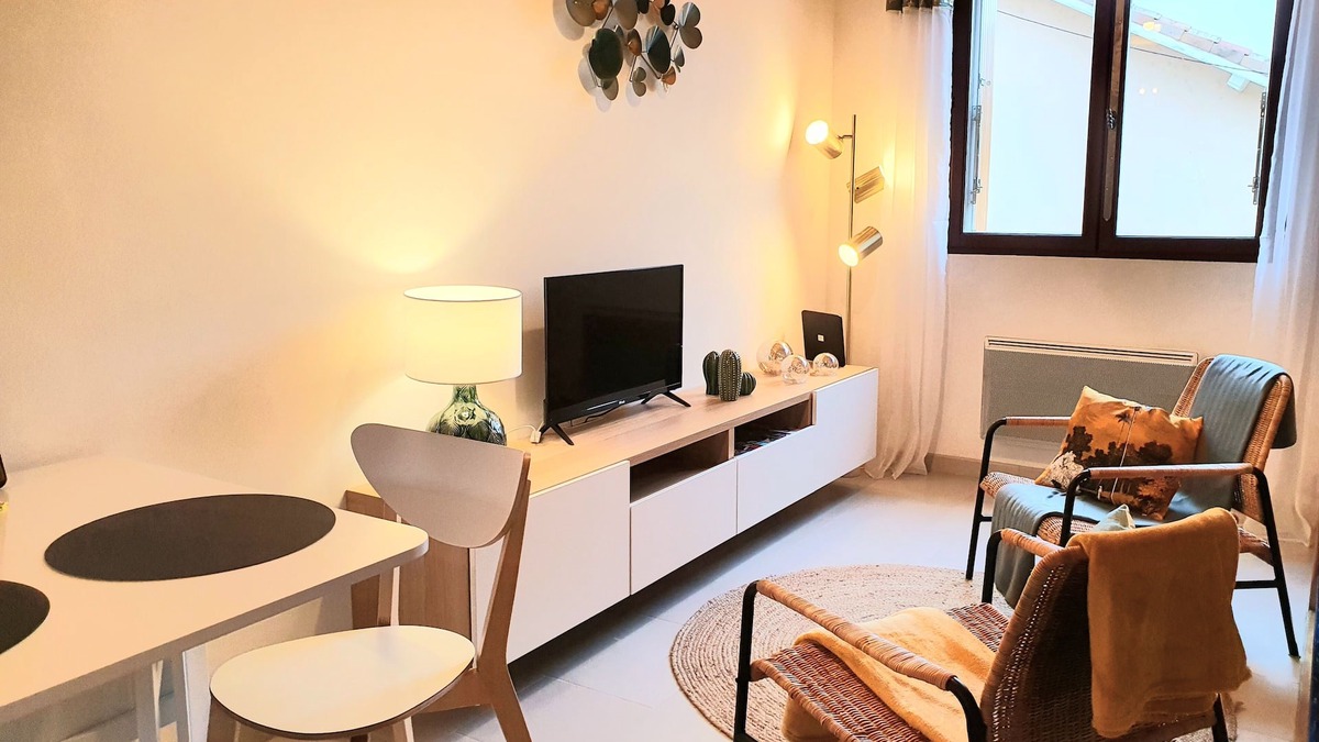 Tournon-sur-Rhone House | Tournon-Sur-Rhone/Street house at the foot of the vineyards