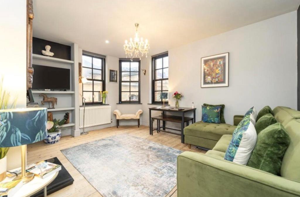 Riverside Apartment | Tower Bridge Shad Thames Butlers Wharf Secure Electric Gated Van Parking Garden Balcony Luxury Chiq Boutique