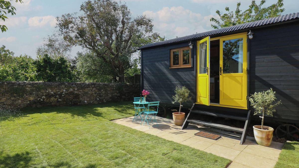 Ryde Cottage | TOWER HUT, pet friendly, country holiday cottage in Ryde