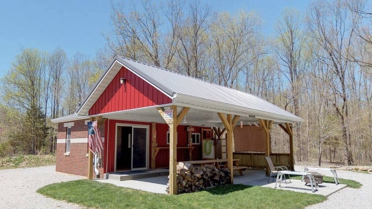 Heltonville Cabin | Tower Ridge Camp. A Cabin in Hoosier National Forest and near Lake Monroe.