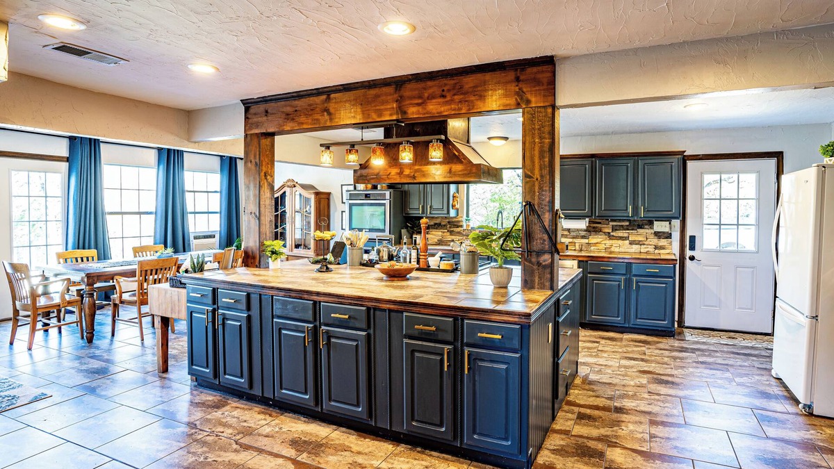 Valley View Bed & Breakfast | Towering Oaks Event & Retreat Center