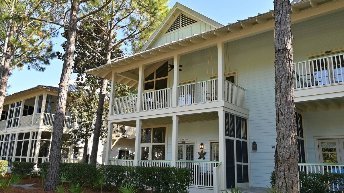 Watercolor Condo | Town Center condo minutes to all Watercolor and Seaside have to offer!