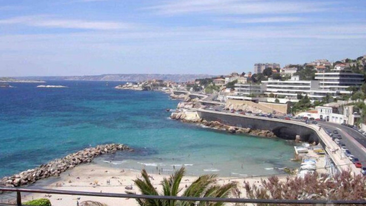 La Conception Apartment | Town center, quiet, spacious, 65 m2 + balcony, middle-class building. Near Metro station.