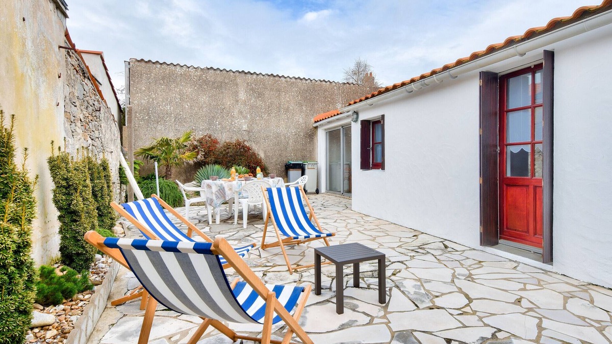 Noirmoutier-en-l'Ile Ski Chalet | Town centre - House for 4 with beautiful courtyard