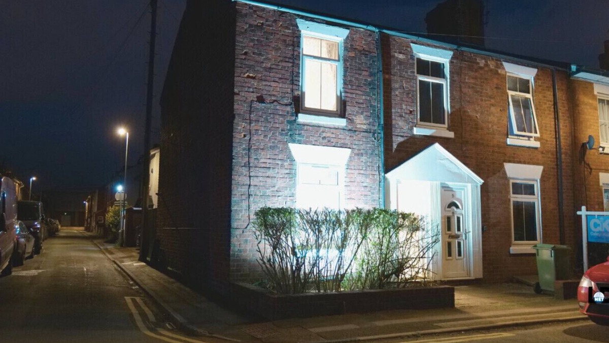 Stafford House | Town Centre House with parking, Wi-Fi