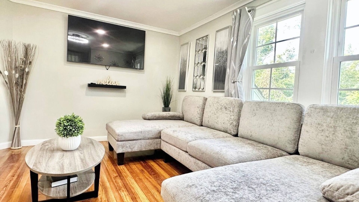 Newton Apartment | Town & Country Andover 2nd Floor Area Apartment