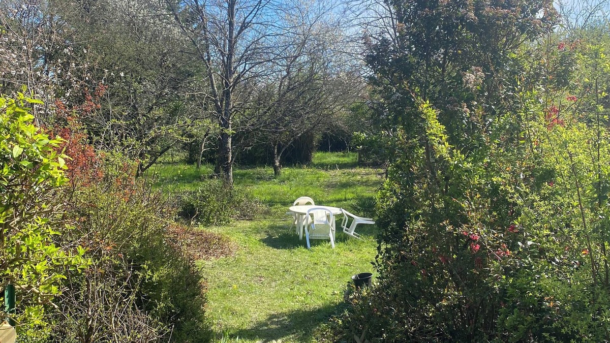 Fondettes House | Town/country house,6 km from Tours, kitchen, terrace, garden.pets ok.
