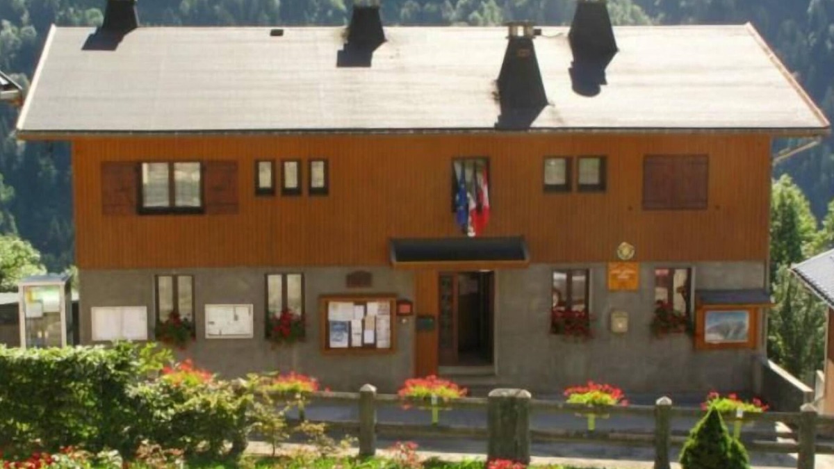 Montsapey House | TOWN HALL 1 - MONTSAPEY