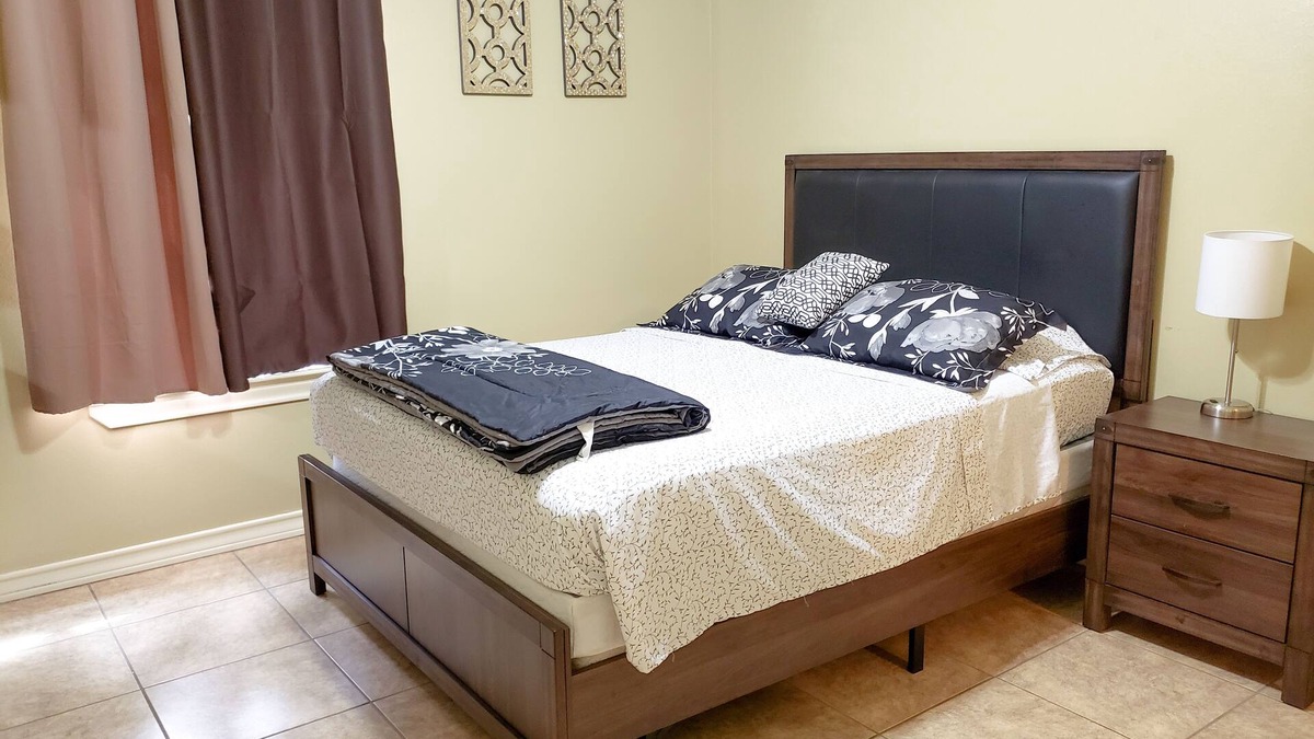 Edinburg House | Town home in a gated community!Spacious 1100sqft
