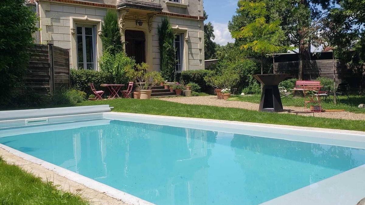 Villefranche-sur-Saone House | Town house with garden and pool/Lyon and Beaujolais