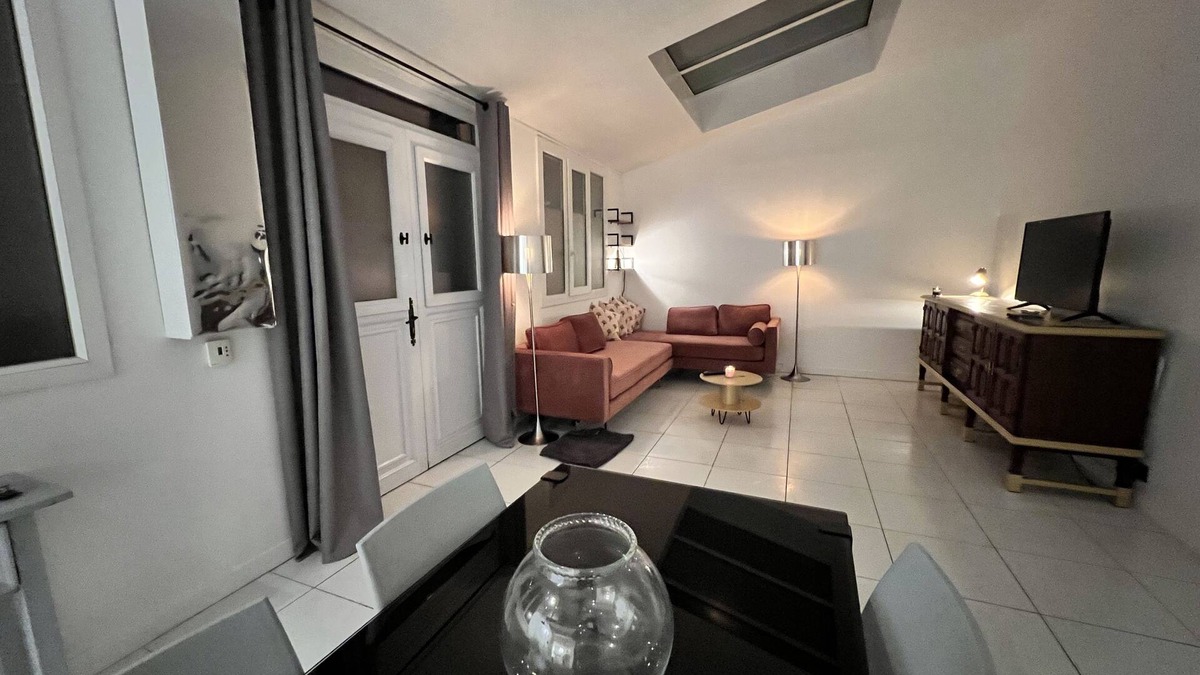 Quartier de la Porte-Saint-Denis Condo | Town house in Central Paris