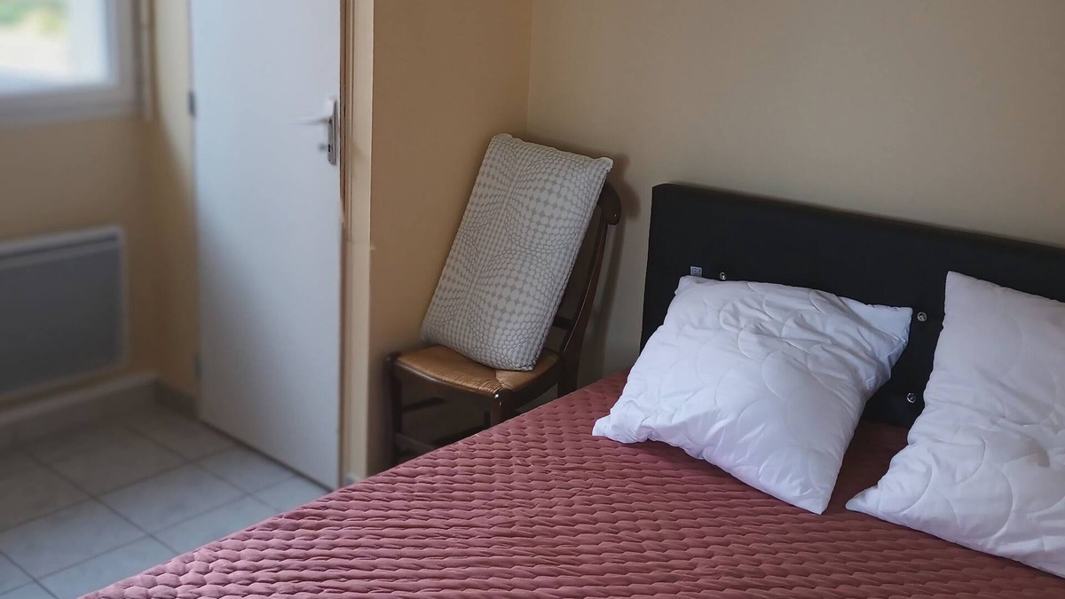 Ruffec House | Town house with large parking area