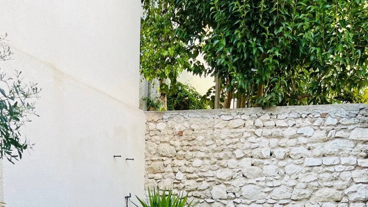 Chateaudun-Bannier House | Town house with patio near historic center