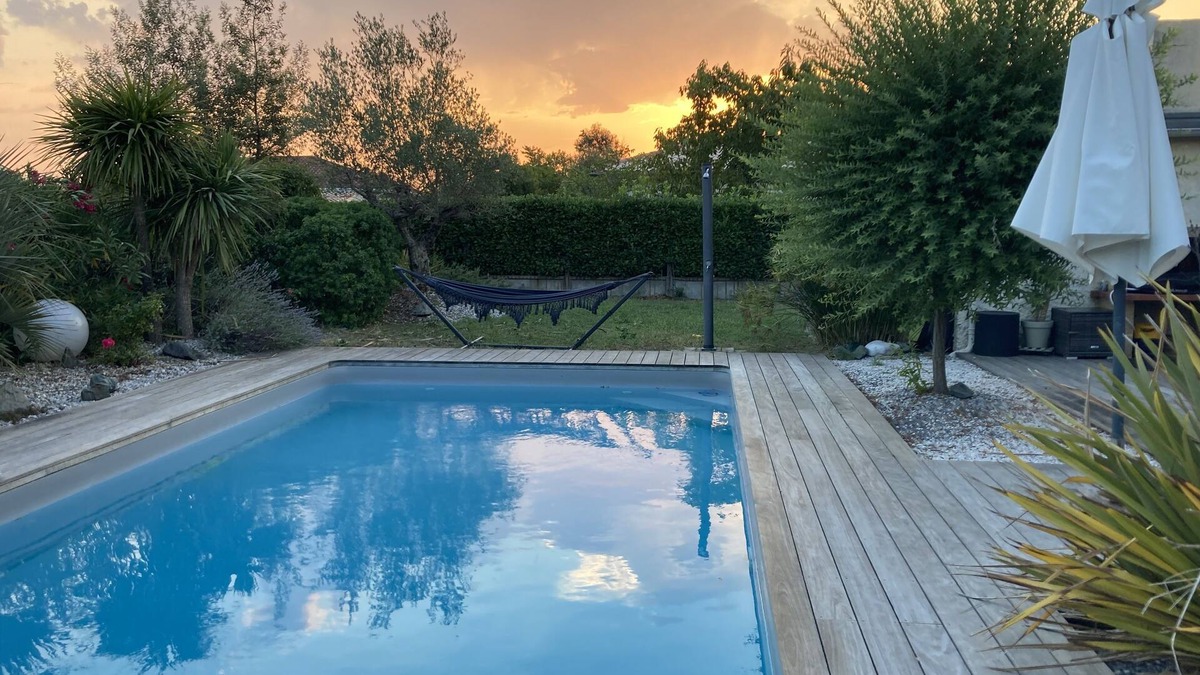 Eysines House | Town house with pool and garden, close to the golf course