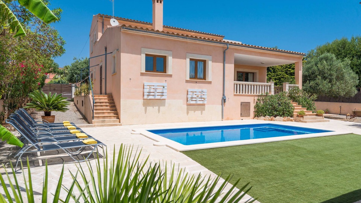 Portocolom Villa | Town house with pool and garden - Casa Can Fiol