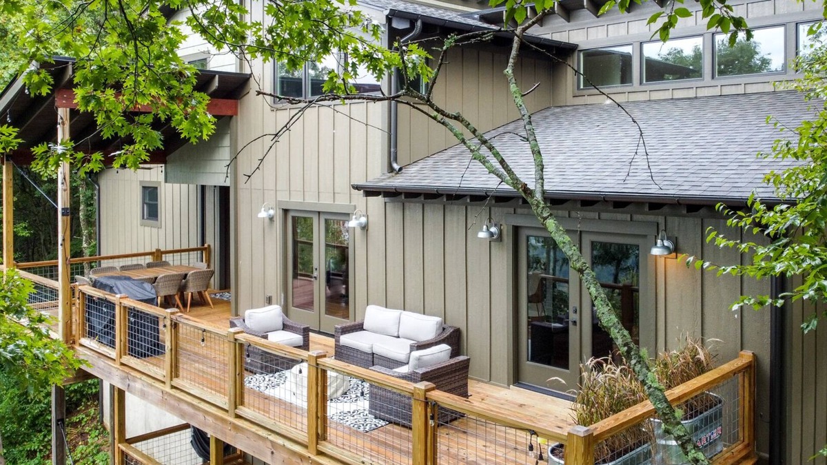 Asheville House | Town Mountain Views! 3 Miles to Downtown Asheville! King Bed!