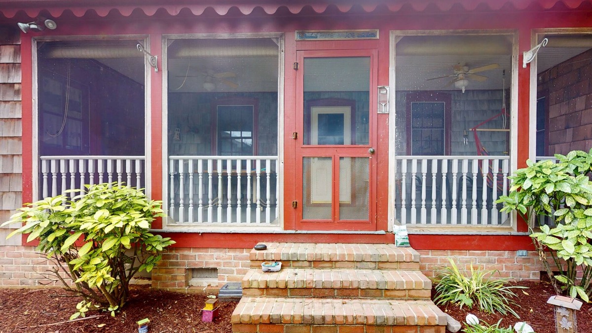 Historic District House | Town of Lewes spacious dog friendly house w/deck & enclosed yard