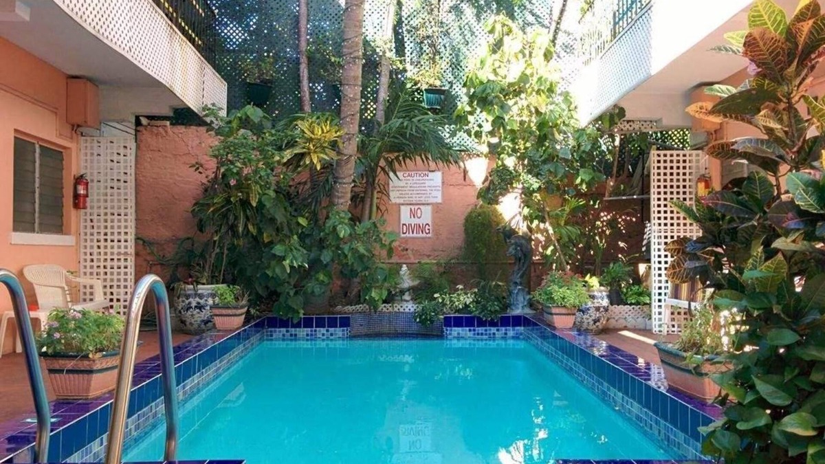 Downtown Nassau Hotel | Towne Hotel