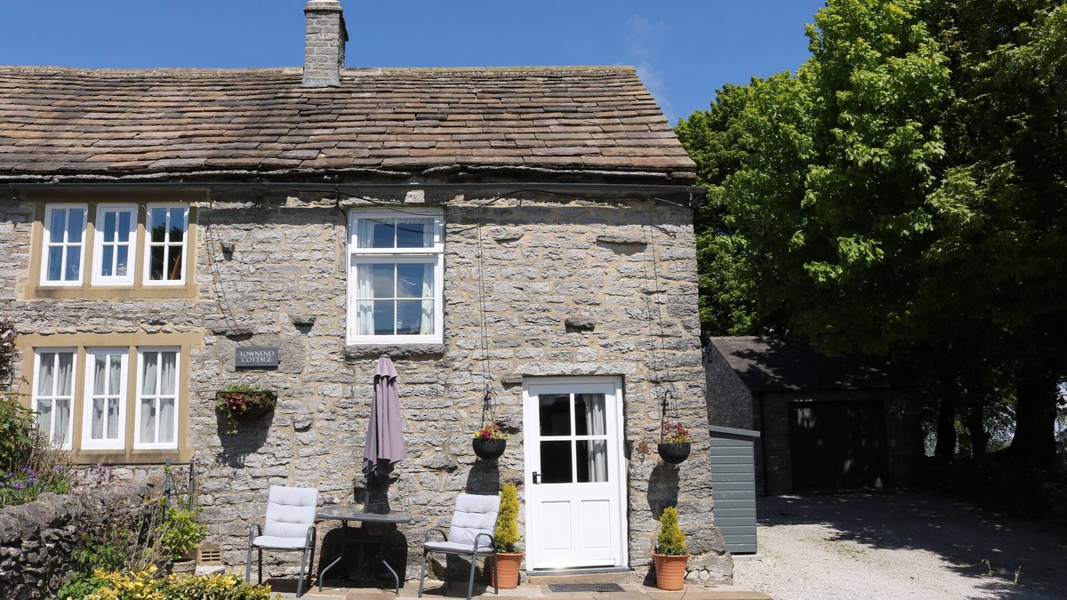 Sheldon House | Townend Holiday Cottage - Cosy Countryside Retreat