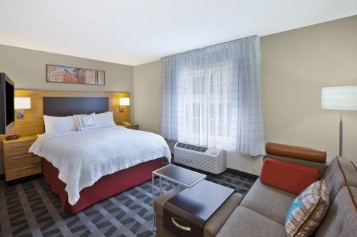 Brookfield Hotel | TownePlace Suites by Marriott Brookfield