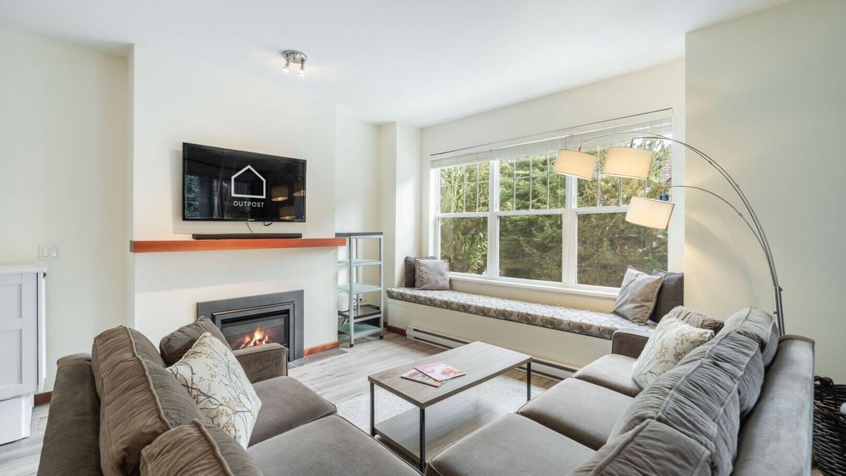 Blueberry Hill Condo | Townhome | BBQ | Private balcony | Cable TV