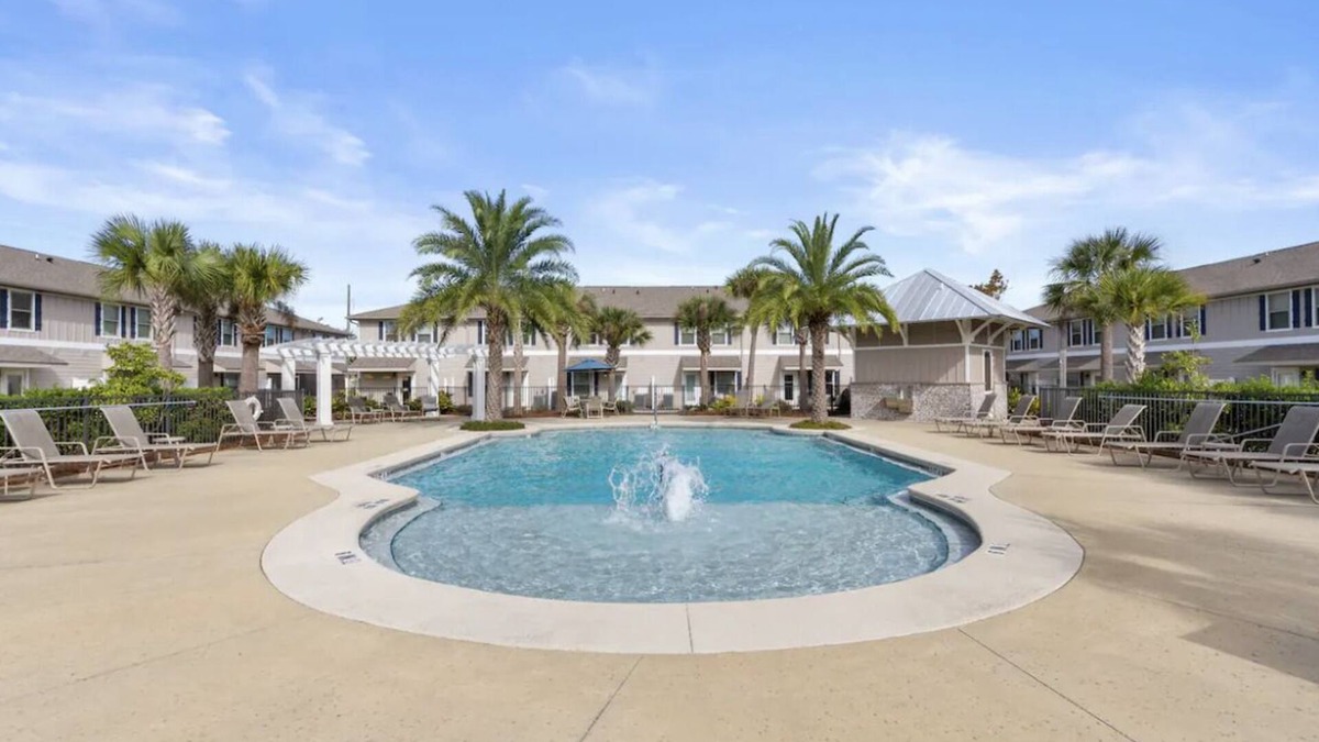 South Pensacola House | Townhome in Downtown Pensacola w/POOL