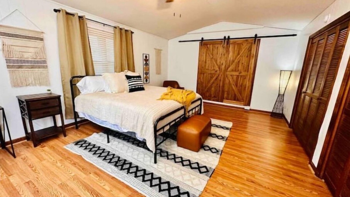 Elizabethton Condo | Townhome in Elizabethton, TN near Tweetsie Trail