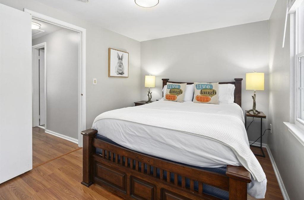 Countryside House | Townhome in No VA, 40 Mins to DC, Pets OK, Fast WiFi