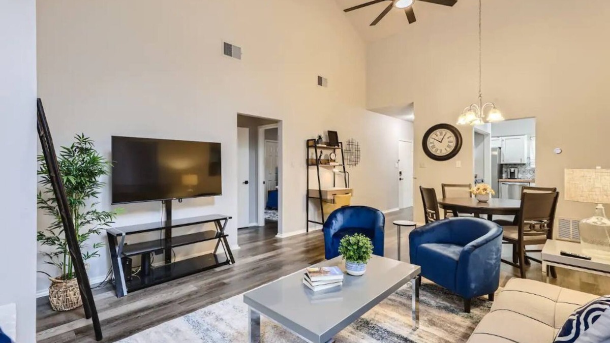 North San Antonio - SAT House | Townhome Medical Ctr/Six Flags/La Cantera/Rim