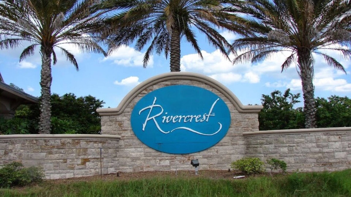 Riverview House | Townhome Retreat -WiFi Laundry access and AC with charming bedroom!