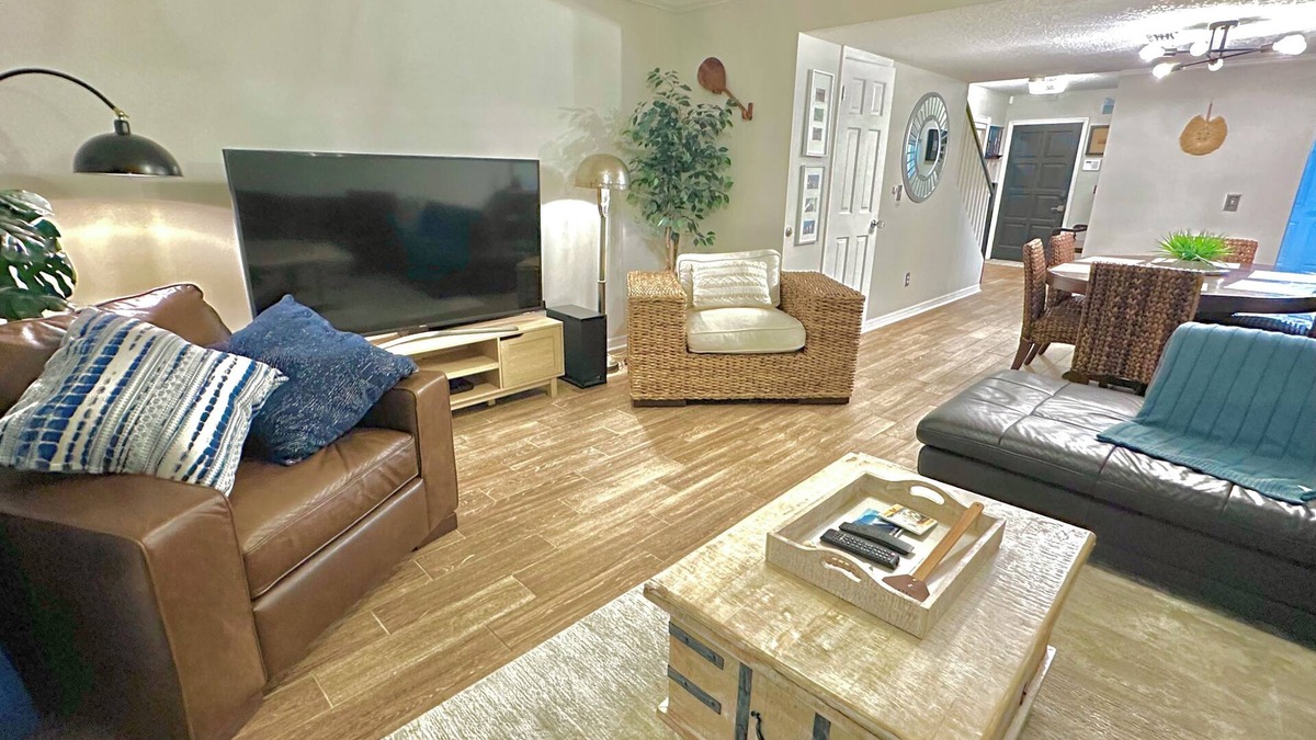 College Park House | Townhome w Big Balcony-College Park, WP, Downtown - Perfect for Work Travelers