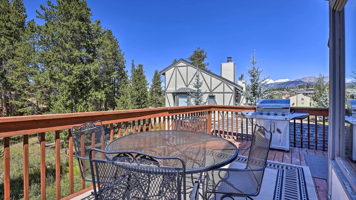 Fraser House | Townhome w/Club Access on Shuttle Stop