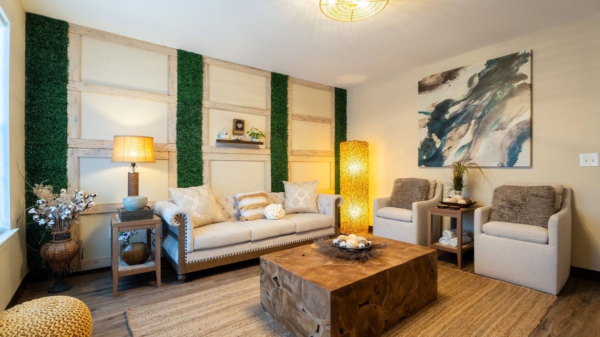 Springdale House | Townhome with a peaceful, soothing vibe, featuring KING and QUEEN size beds
