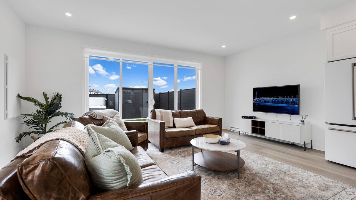 Mirabel House | Townhome with Spa in Mirabel - 5