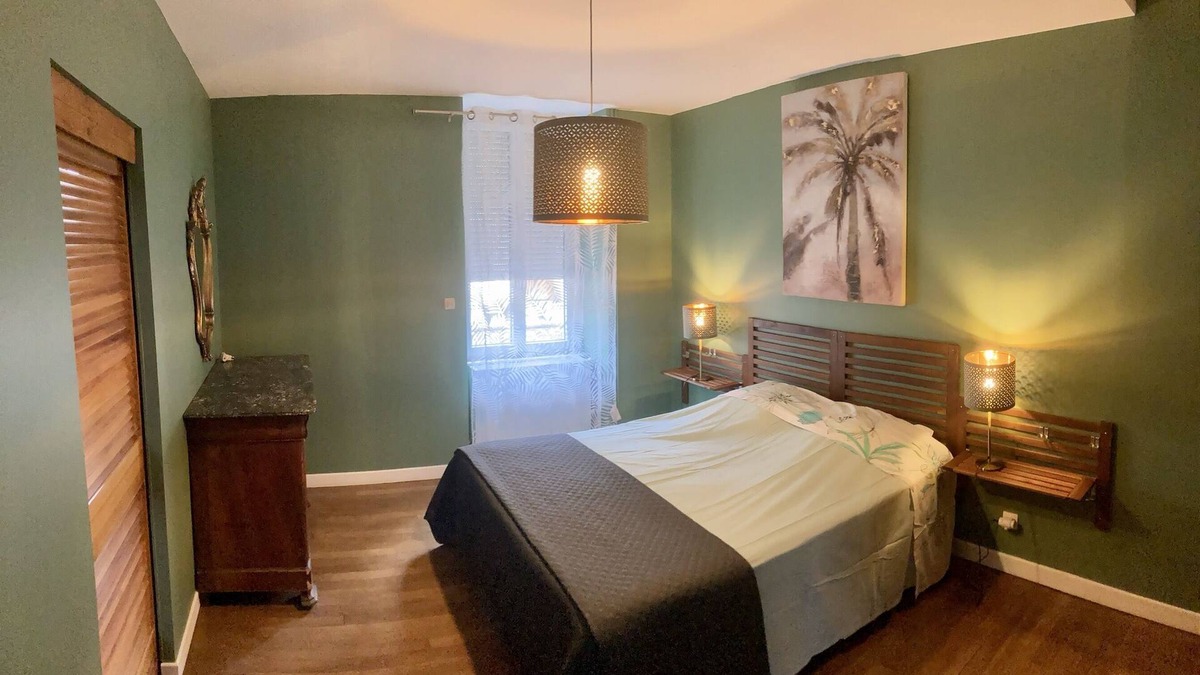 La Guerche-sur-l'Aubois House | Townhouse in the countryside with large garden and jacuzzi