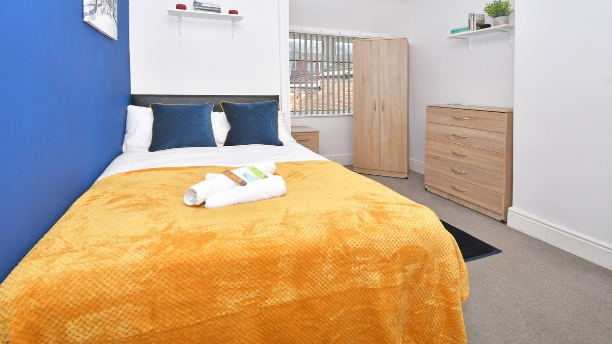 Crewe House | Townhouse @ 115 Walthall Street - Double Ensuite