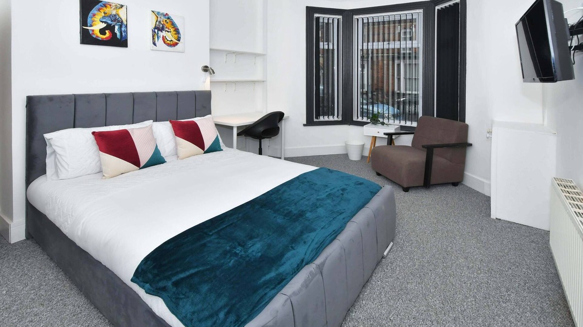 Crewe House | Townhouse @ 202 Walthall St Crewe - Double Room